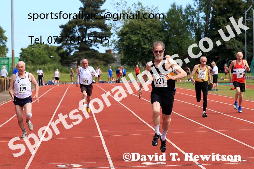 Mens 100 metres, 2024 NE Masters Track and Field Champs., Monkton Stadium, Jarrow.  Photo: David T. Hewitson/Sports for All Pics
